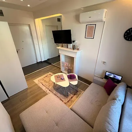 Apartman Happiness شقة *